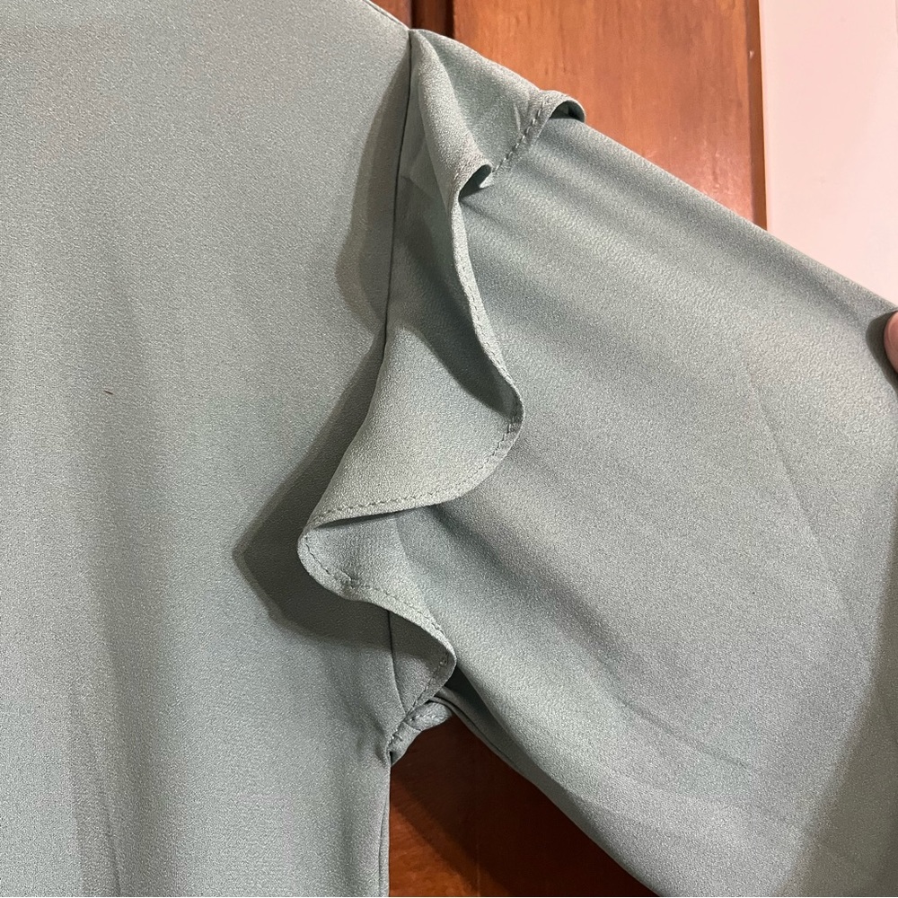 LUSH Ruffle Shoulder Blouse - Picture 3 of 3